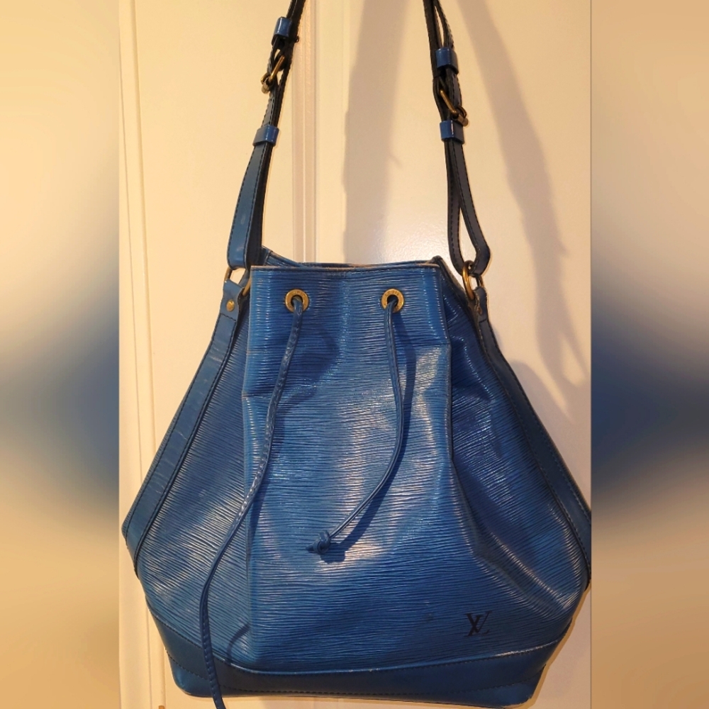Louis Vuitton Epi Noe bucket drawstring shoulder bag